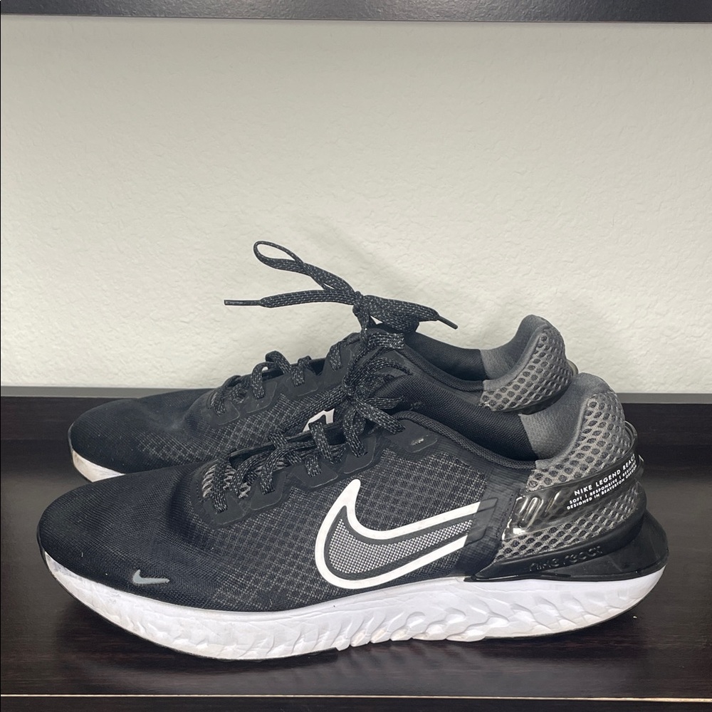 Men’s Nike Legend React Athletic Shoes GUC Size 11.5